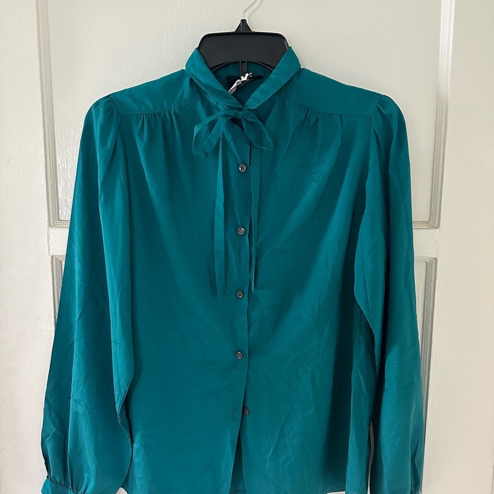 ✨3/$10✨ 1970s Peacock Teal blouse with bow tie - Vintage 🎀